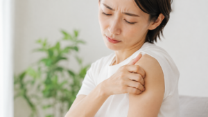 腕の付け根の痛み